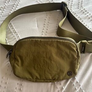 Lululemon Athletica Khaki Men's Belt Bag